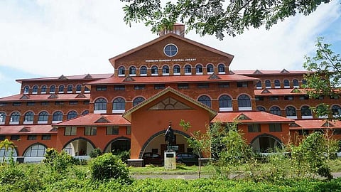 കണ്ണൂർ സർവകലാശാലയിലെ ചോദ്യപേപ്പർ ചോർച്ച: പാലക്കുന്ന് ഗ്രീന്‍വുഡ്സ് കോളേജിന്റെ അഫിലിയേഷൻ റദ്ദാക്കും