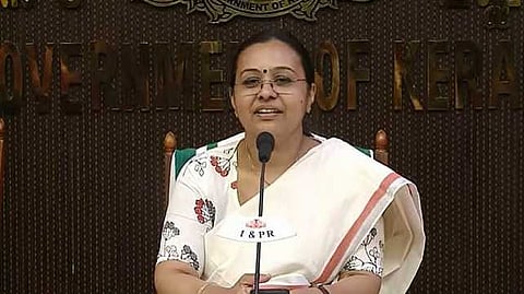 കോഴിക്കോട് മെഡിക്കൽ കോളേജ് കെട്ടിടത്തിൻ്റെ 2, 3, 4 നിലകളില്‍ അനുമതി ഇല്ലാതെ രോഗികളെ പ്രവേശിപ്പിച്ചു; വിശദീകരണം തേടി ആരോഗ്യമന്ത്രി