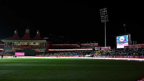 IPL 2025 | ഐപിഎൽ മത്സരങ്ങൾ രാജ്യത്തിന് പുറത്തേക്ക്? ആതിഥേയത്വം വഹിക്കാൻ സന്നദ്ധത അറിയിച്ച് ഇംഗ്ലണ്ട്