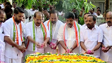 കരുണാകരൻ സ്മൃതിമണ്ഡപം സന്ദ‍ർശിച്ച് നിയുക്ത കെപിസിസി പ്രസിഡൻ്റ്; സണ്ണി ജോസഫ് ചുമതലയേല്‍ക്കുന്നത് നാളെ