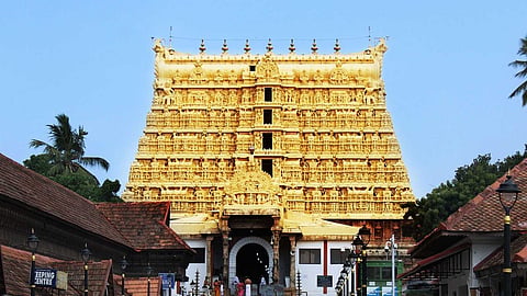 സ്വർണം തൂക്കാൻ കൊണ്ടുവന്നത് മുതൽ പടിയും പൊലീസ് ഗാർഡുമില്ലാതെ; പത്മനാഭസ്വാമി ക്ഷേത്രത്തിലെ അസിസ്റ്റന്റ് മുതൽ പടിയെ വീണ്ടും വിളിപ്പിച്ച് പൊലീസ്
