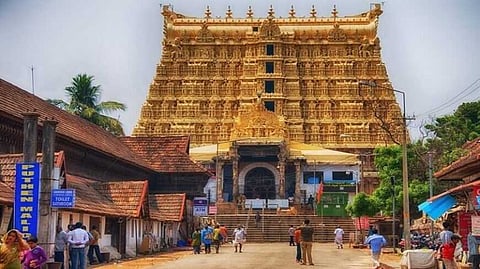 ശ്രീ പത്മനാഭസ്വാമി ക്ഷേത്രത്തിലെ സ്വർണം കാണാതായ സംഭവത്തിൽ ദുരൂഹതകളേറെ; കൂടുതൽ പേരെ ചോദ്യം ചെയ്യാൻ ഒരുങ്ങി പൊലീസ്