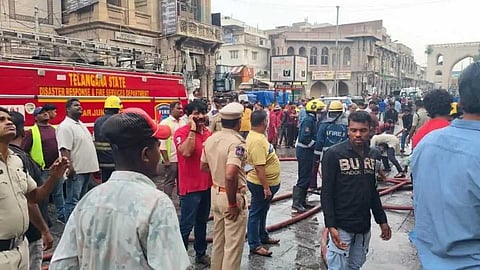 ഹൈദരാബാദ് ചാർമിനാറിന് സമീപം വൻ തീപിടിത്തം; 17 മരണം, നിരവധി പേർക്ക് പരിക്ക്