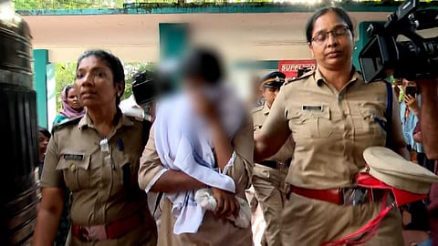 കൊല്ലപ്പെട്ട നാലുവയസുകാരിയുടെ അമ്മയ്ക്ക് മാനസിക പ്രശ്നങ്ങളില്ല; കൂട്ടുകുടുംബ സാഹചര്യം അച്ഛൻ്റെ ബന്ധു മുതലെടുത്തുവെന്ന് പൊലീസ്
