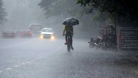 അതിതീവ്ര മഴ; പത്ത് ജില്ലകളിലെ പ്രൊഫഷണൽ കോളേജുകൾ ഉൾപ്പടെയുള്ള വിദ്യാഭ്യാസ സ്ഥാപനങ്ങൾക്ക് നാളെ അവധി