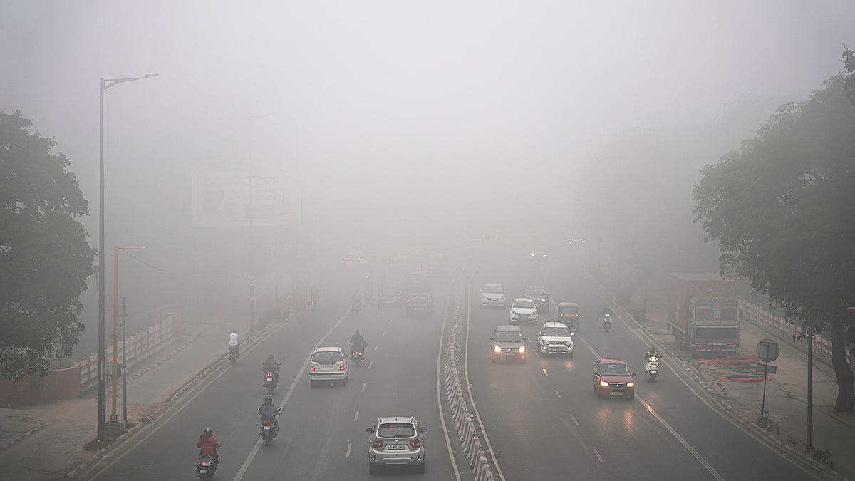 Photo: AP/Manish Swarup : Winter in Delhi