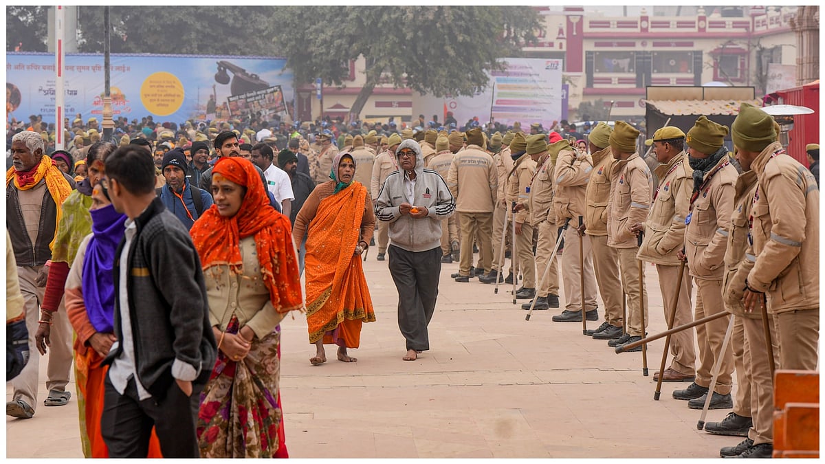 PTI : Ayodhya: Devotees arrive at the Ram Mandir on a cold winter morning