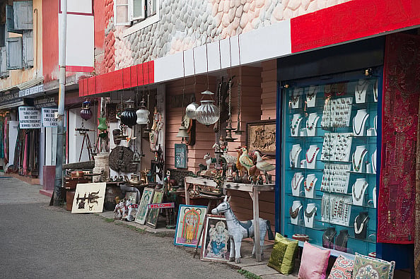 Getty Images : Souvenir shops along a street, Jew Town, Mattancherry, Kochi, Kerala, India