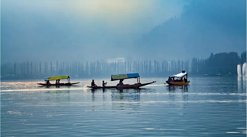 A snap of Kashmirs Dal Lake.