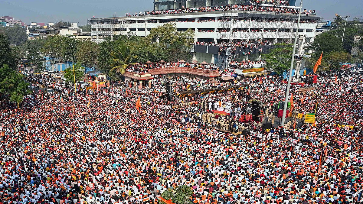CM announces OBC benefits for Marathas