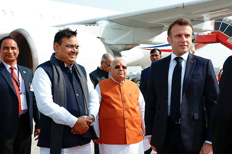 French President arrives in Jaipur