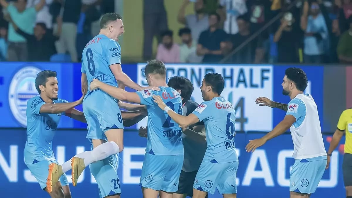 X/ @MumbaiCityFC
 : Mumbai City FC players celebrating after goal 