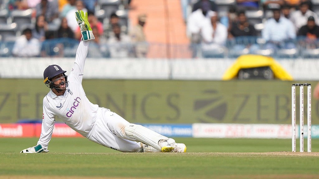 AP Photo/Mahesh Kumar A. : England's wicketkeeper Ben Foakes appeals unsuccessfully during the second day of their first cricket test in Hyderabad