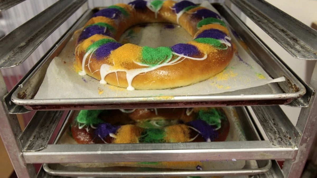 Image: AP Photo : Mardi Gras King Cakes 
