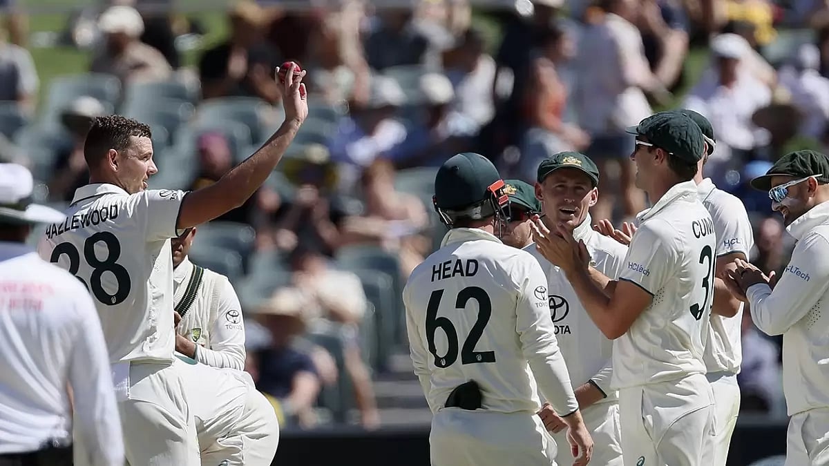 Photo: AP/James Elsby : Australia vs West Indies, 1st Test: Day 3 
