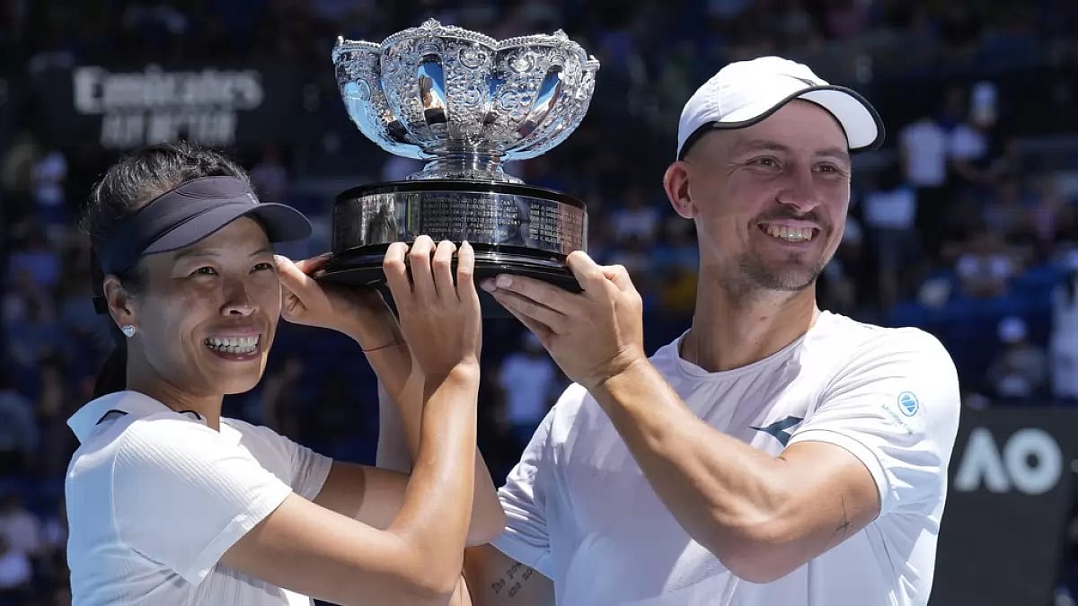 AP : Hsieh Su-Wei of Taiwan and Jan Zielinski of Poland hold their trophy aloft after winning Mixed Doubles in Australian Open 2024
