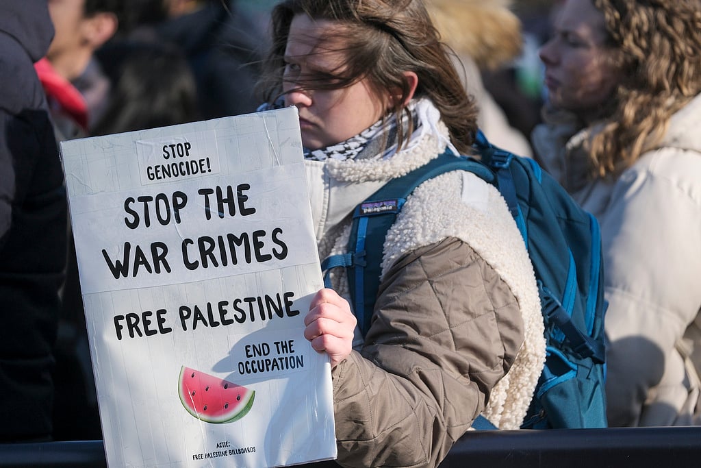 AP Photo/Patrick Post : A placard in support of the ceasefire in the Gaza Strip