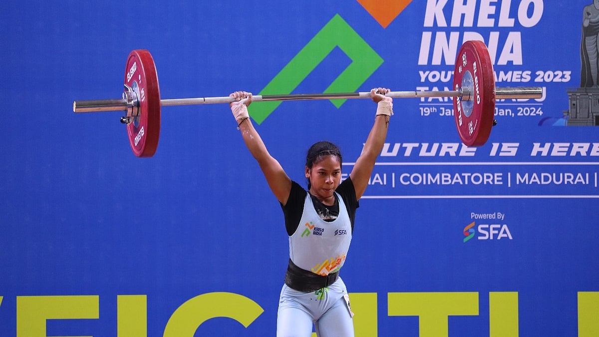 Photo: SAI : Jyoshna Sabar of Odisha creates a new national youth record in women's 40kg snatch weightlifting.