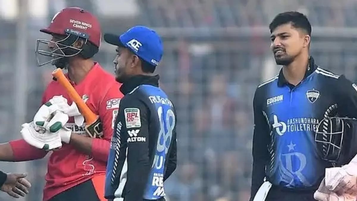 X/ @RangpurRider : Rangpur Riders players meeting with Fortune Barishal players after match in BPL 2024.
