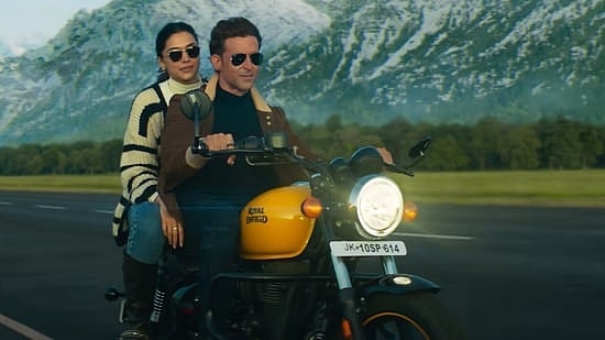 Instagram : A still of Deepika Padukone and Hrithik Roshan from 'Fighter'