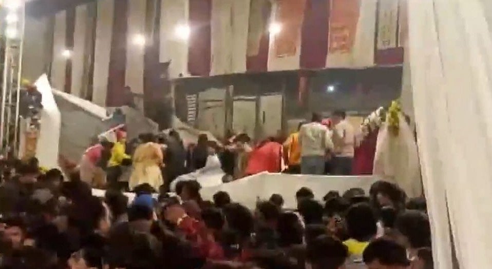(Source: Screengrab/X/ANI) : Stage Collapse At Delhi's Kalkaji Mandir