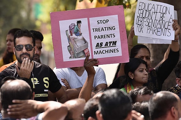 Getty Images : Parents organize a peaceful protest against the fee hike by Blue Bells Model School at Sector-4, on April 1, 2017 in Gurgaon, India.
