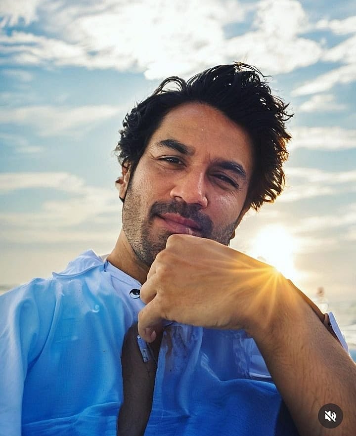 Instagram : Sharad Kelkar