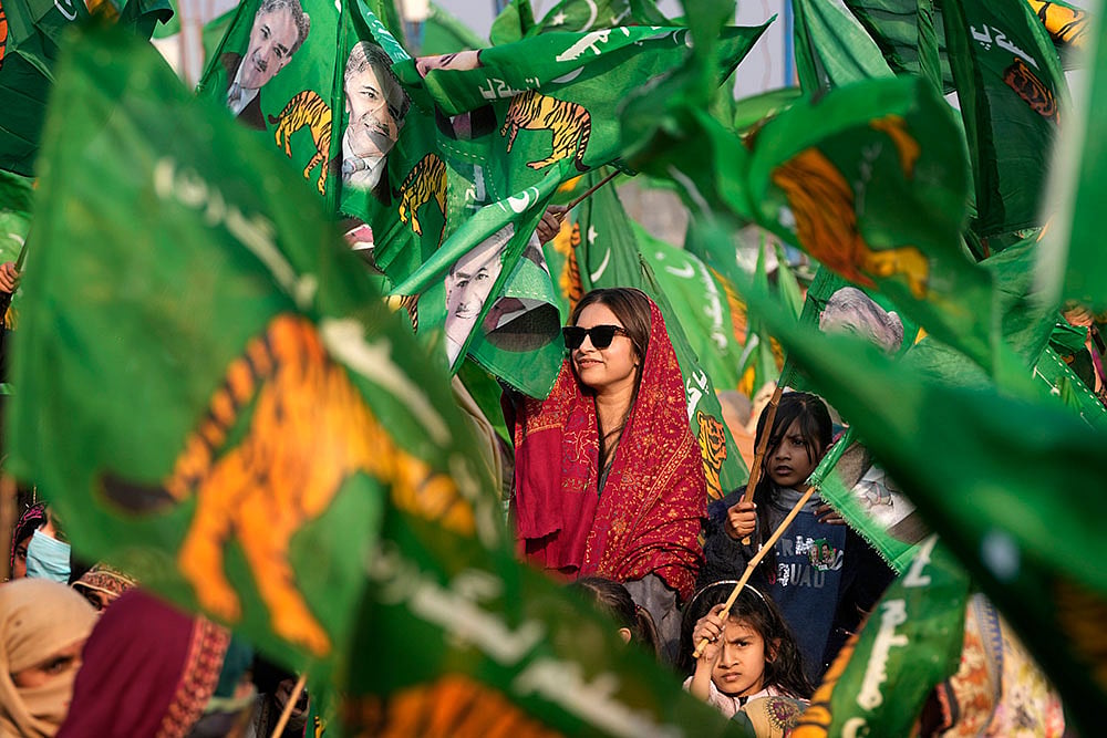 Photo: AP/K.M. Chaudary : Pakistan Elections