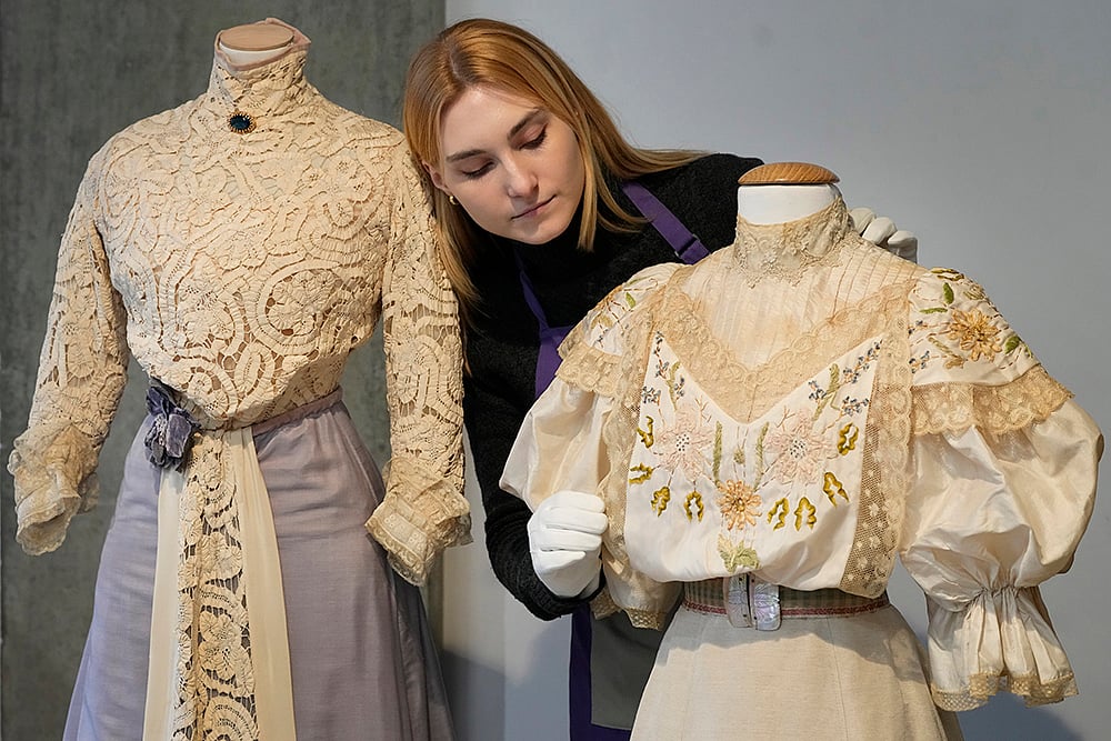 Britain Costume Auction