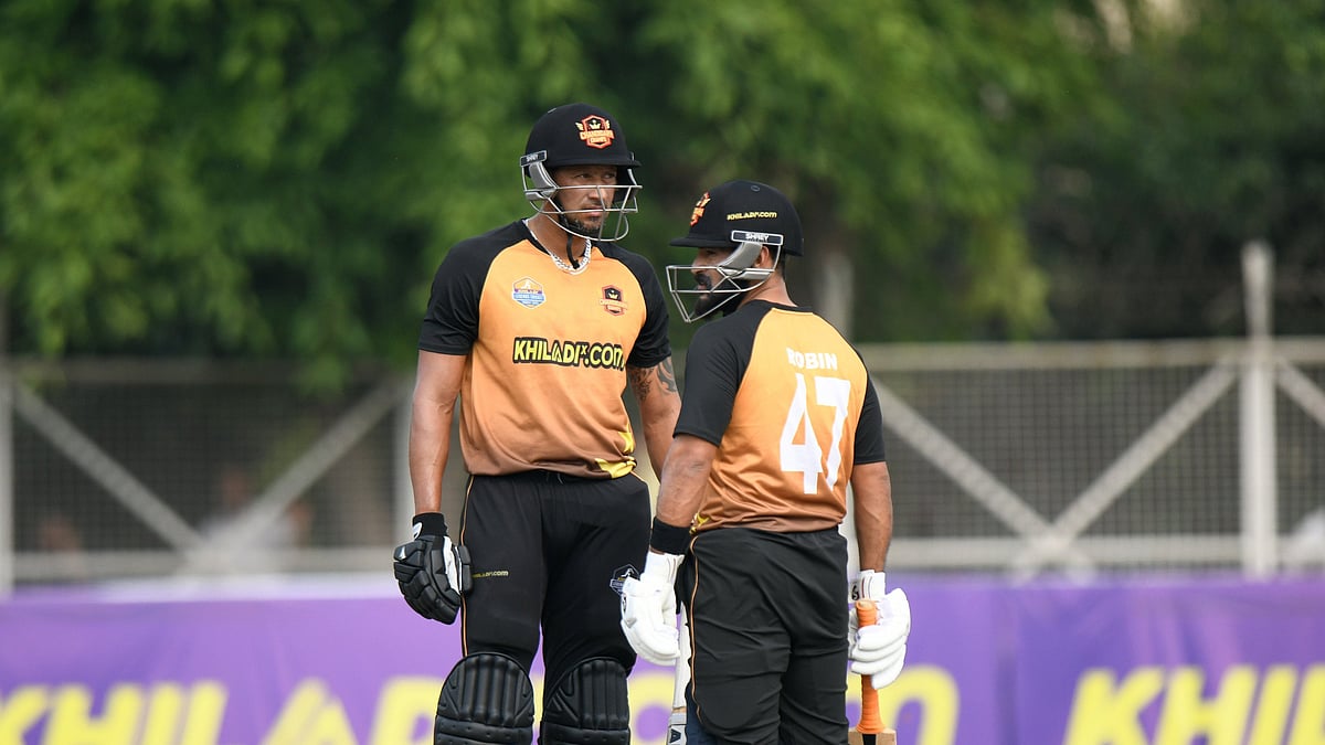 Photo Courtesy: X/ @lct90balls : Delhi team players in Legends Cricket Trophy 2023.