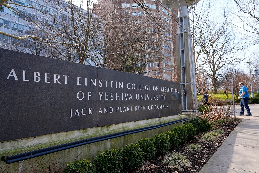 AP : Albert Einstein College of Medicine received $1 billion donation.