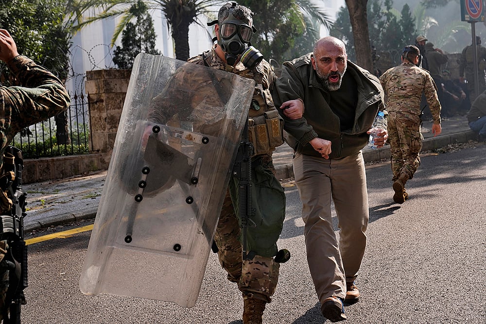 | Photo: AP/Hussein Malla : Lebanon Protests