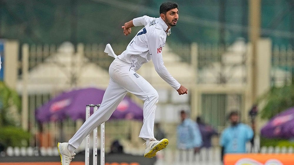 AP/Ajit Solanki : Shoaib Bashir in action against India in the 4th Test in Ranchi.