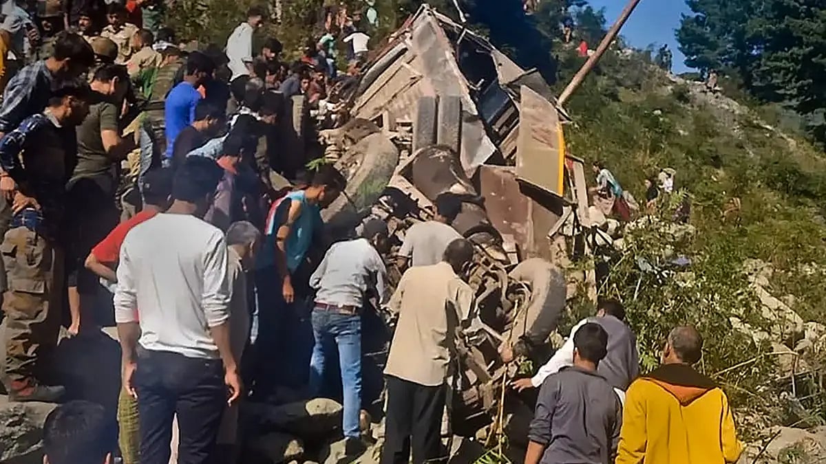 PTI : Tractor plunges into pond. (File photo-Representational image) | 