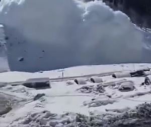 X/@naseerganai : Massive avalanche its Jammu and Kashmir's Sonamarg on Thursday