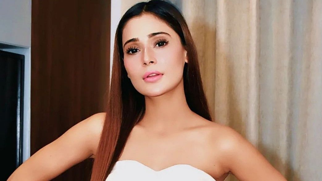 Instagram : Sara Khan