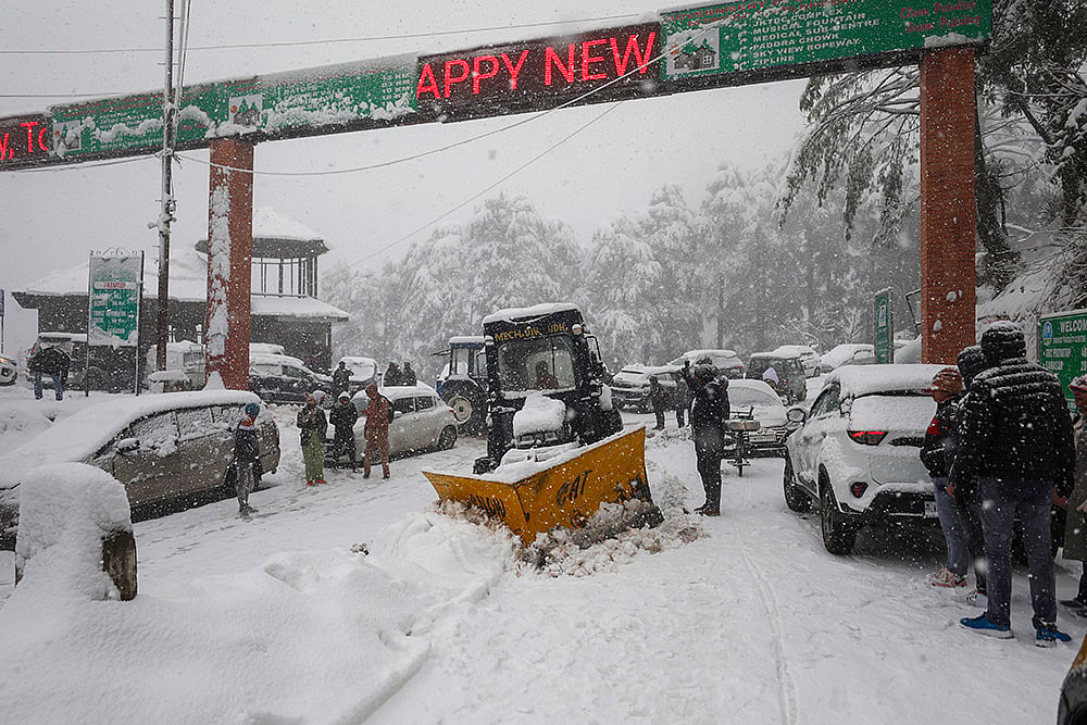 Weather: Snowfall in Patnitop 