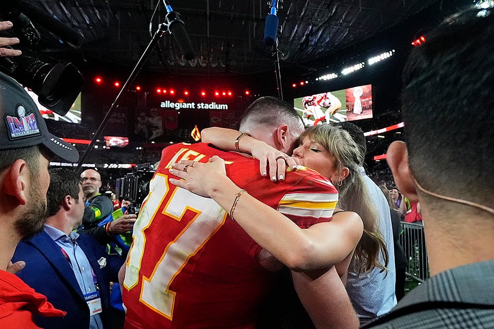 Super Bowl Football: Taylor Swift