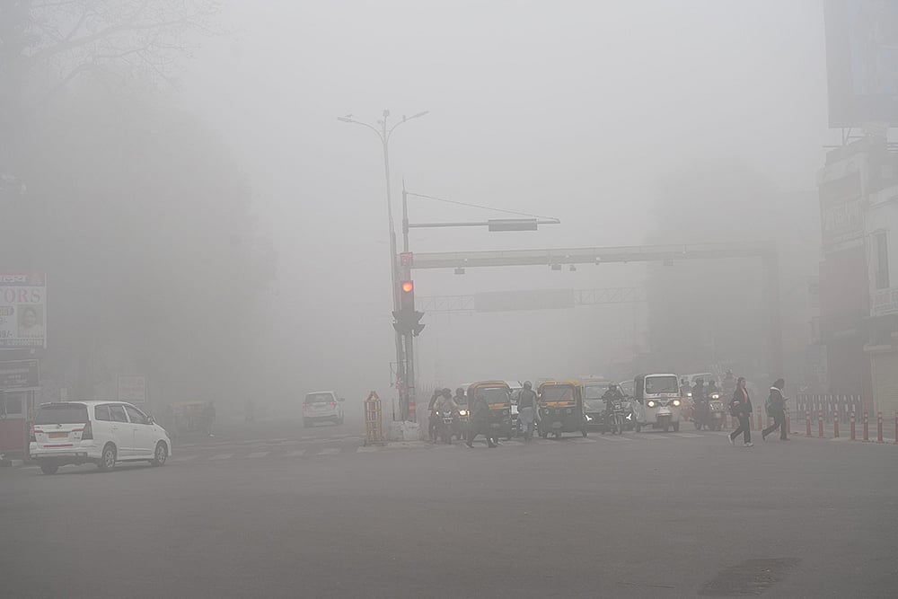 Weather: Fog in Lucknow