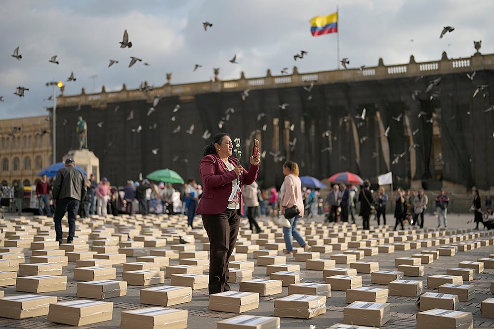 | Photo: AP/Fernando Vergara : Colombia Protest