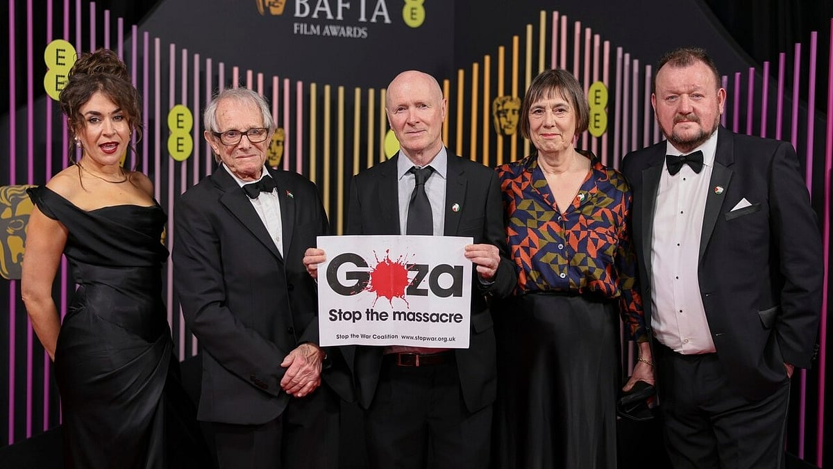 Ken Loach Brings Gaza Protest Sign