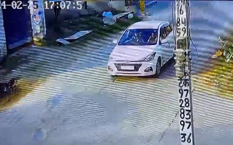Screen grab from video on X/@neha_bisht12 : A purported CCTV, said to be of the suspects, has surfaced on social media