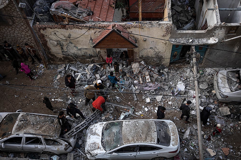 | Photo: AP/Fatima Shbair : Israel Palestinians