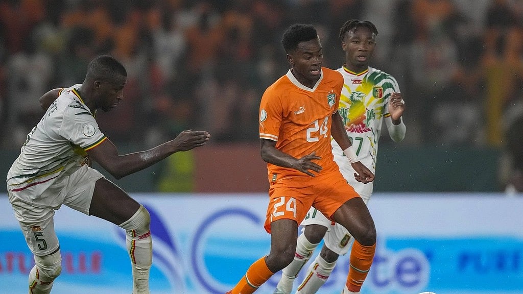 Ivory Coast's Simon Adingra, front right, duels for the ball with Mali's Kiki Kouyate, left, and Mali's Nene Dorgeles during the African Cup of Nations quarter-final football match between Mali and Ivory Coast. - AP Photo/Sunday Alamba