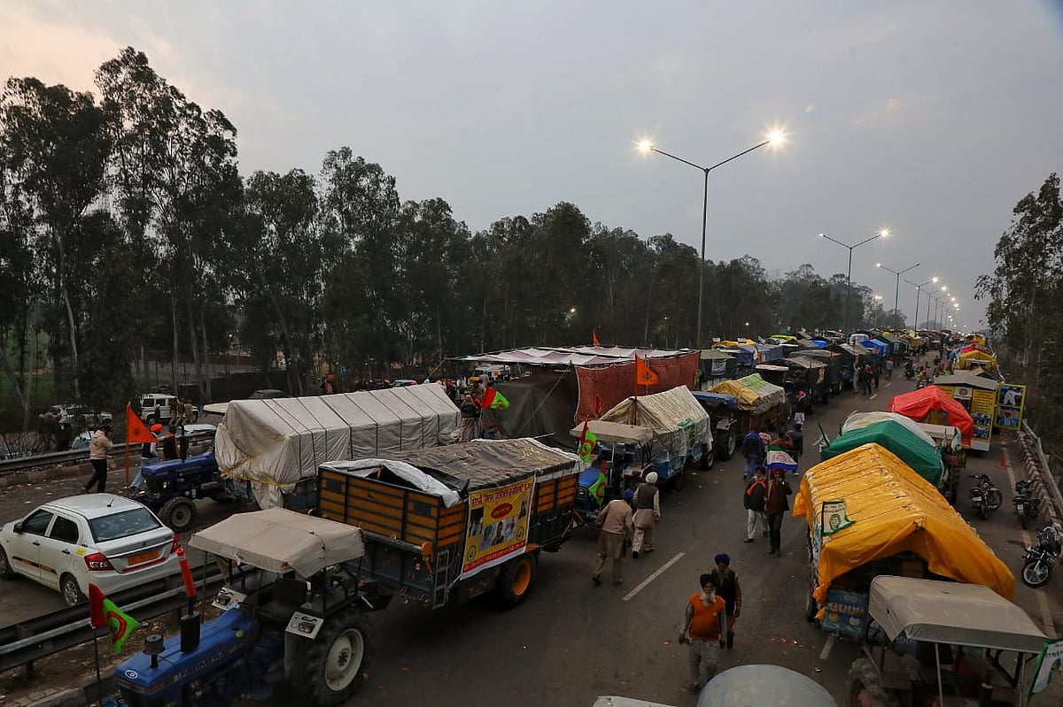 Haryana Government Extends Mobile Internet Ban In Seven District Amid Farmers' 'Delhi Chalo' Protest