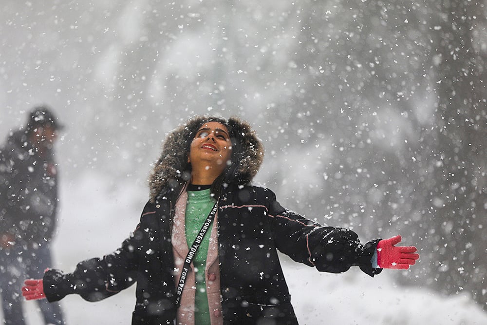 | Photo: PTI : Weather: Snowfall in Jammu & Kashmir