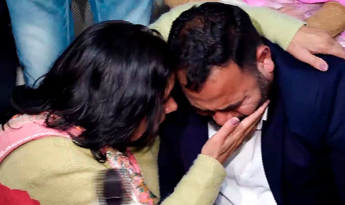 Chandigarh: AAP's Chandigarh mayor candidate Kuldeep Kumar breaks down after results of mayoral polls were announced, in Chandigarh, Monday, Jan. 30, 2024 | - PTI