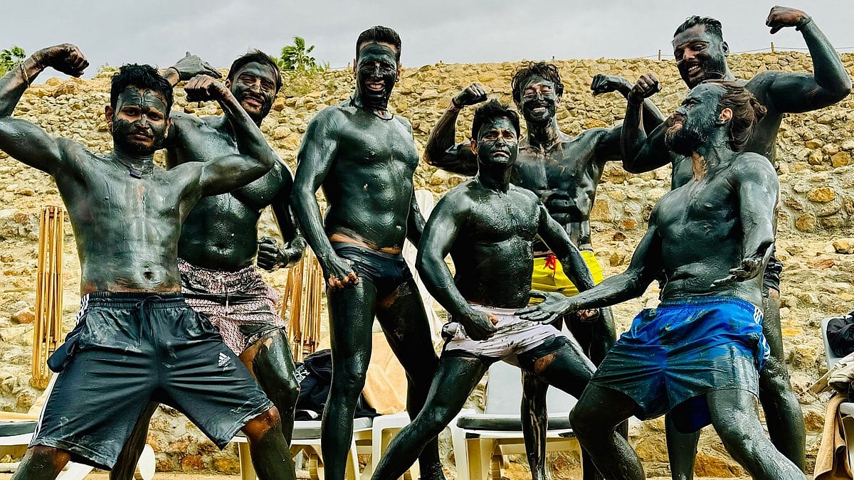 Akshay Kumar, Tiger Shroff-Starrer 'Bade Miyan Chote Miyan' Wraps Up With Song Shoot, Mud Bath