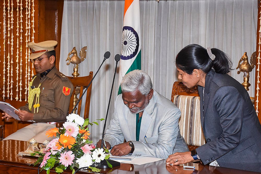 | Photo: PTI : Oath ceremony of Champai Soren as Jharkhand CM