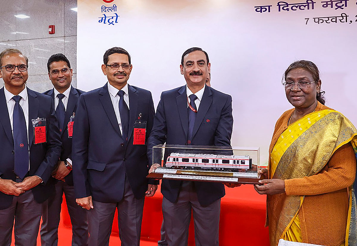 Prez visits Delhi Metro